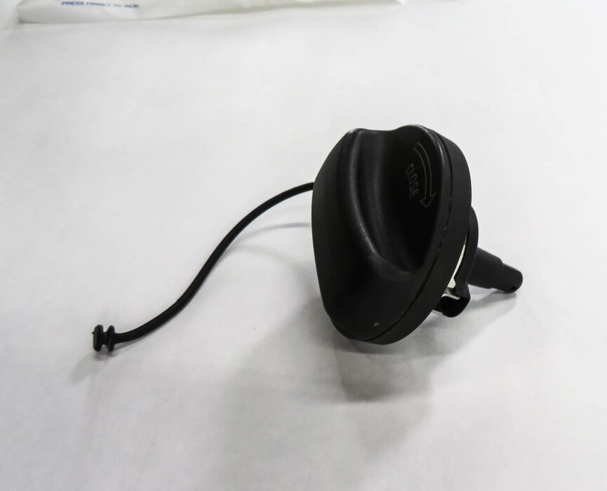 Thumbnail 4: 2011 BMW 750i (F01) GAS CAP FUEL TANK FILLER SCREW TOP LID