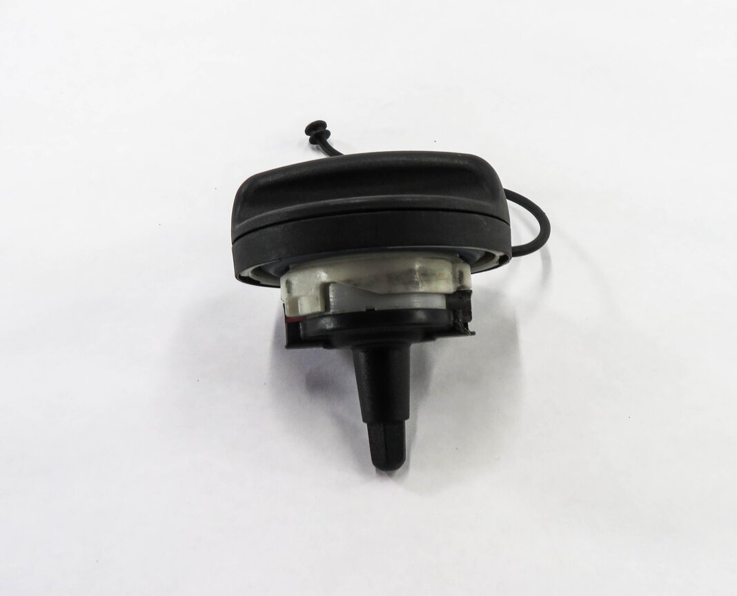 Thumbnail 5: 2011 BMW 750i (F01) GAS CAP FUEL TANK FILLER SCREW TOP LID