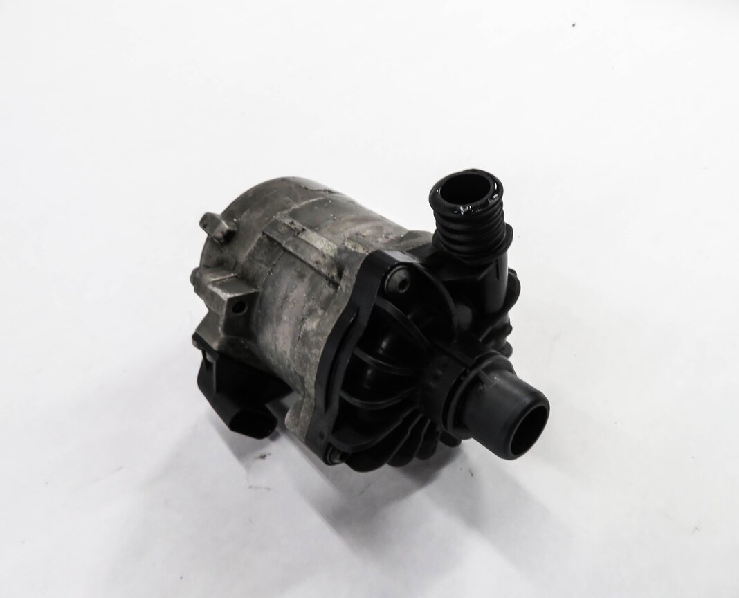 2011 BMW 750i (F01) 4.4L N63 TWIN TURBO ENGINE - SECONDARY AUXILIARY WATER PUMP