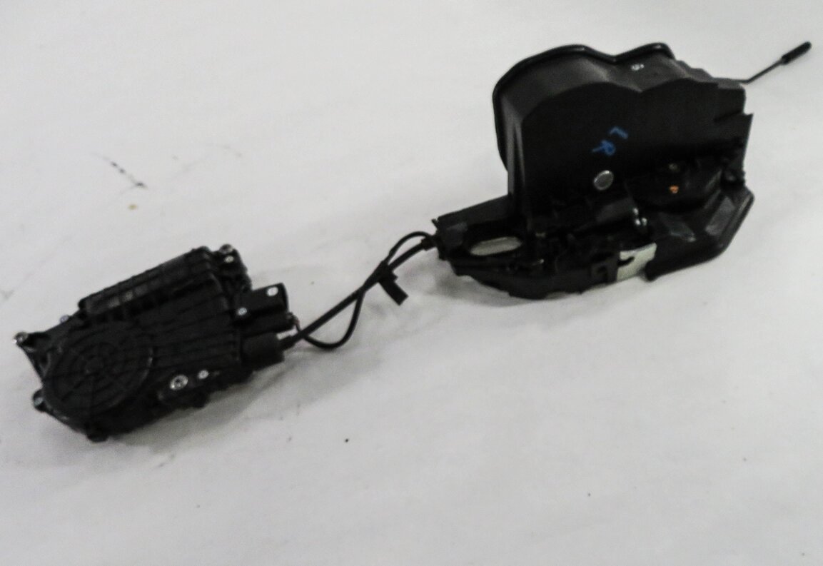 Thumbnail 1: 2011-2015 BMW 740i 750i 760i (F01) LEFT SIDE REAR DOOR LOCK LATCH (SOFT CLOSE)