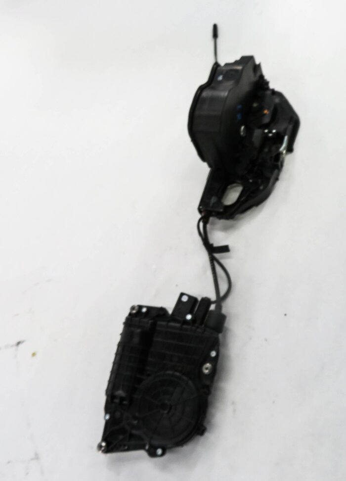 Thumbnail 4: 2011-2015 BMW 740i 750i 760i (F01) LEFT SIDE REAR DOOR LOCK LATCH (SOFT CLOSE)