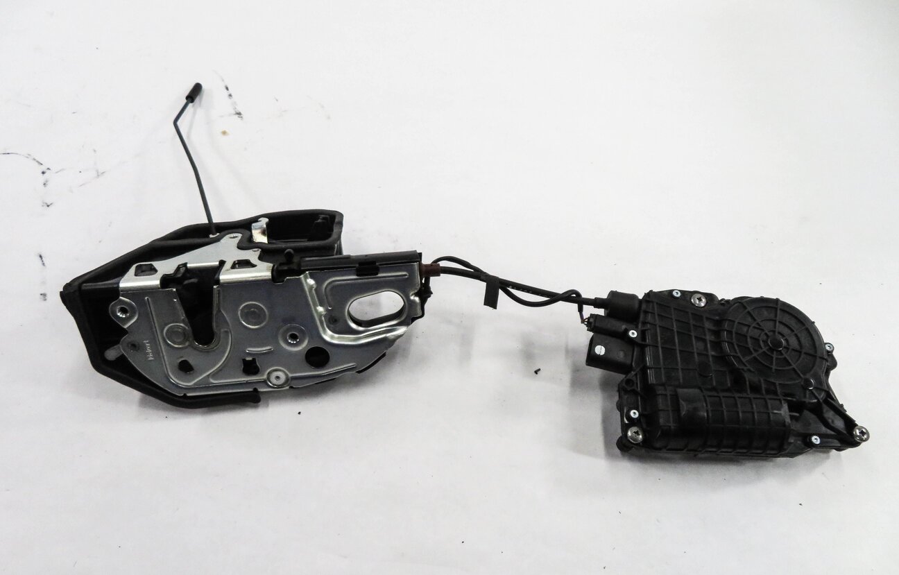 Thumbnail 6: 2011-2015 BMW 740i 750i 760i (F01) LEFT SIDE REAR DOOR LOCK LATCH (SOFT CLOSE)