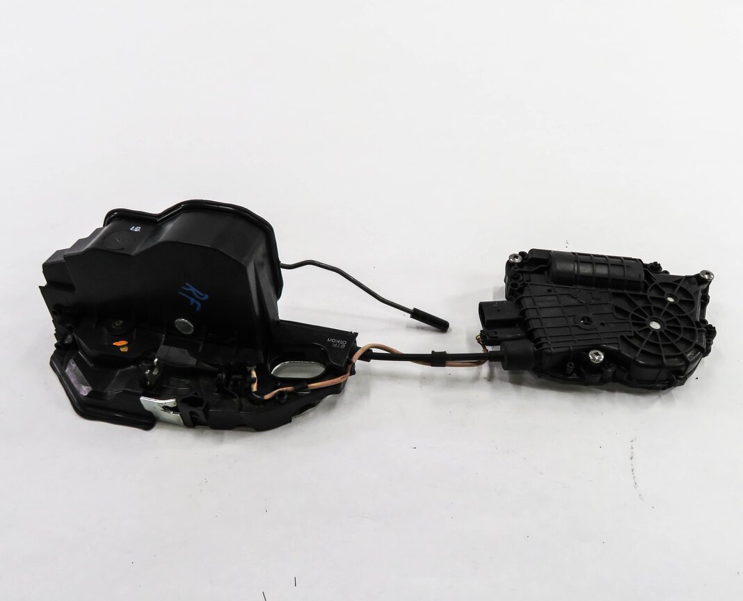 Thumbnail 2: 10-16 BMW 528i 535i 550i 750i 760i (F01 F10) RIGHT FRONT SOFT CLOSE DOOR LATCH