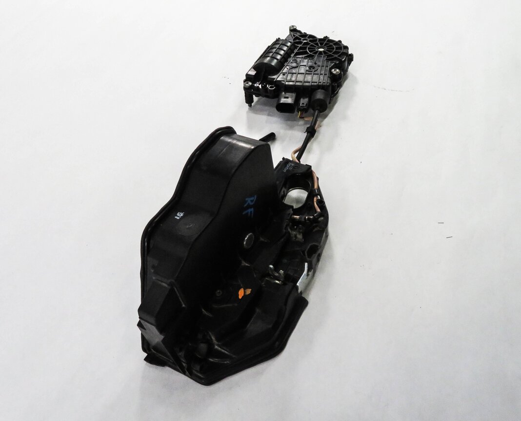 Thumbnail 3: 10-16 BMW 528i 535i 550i 750i 760i (F01 F10) RIGHT FRONT SOFT CLOSE DOOR LATCH