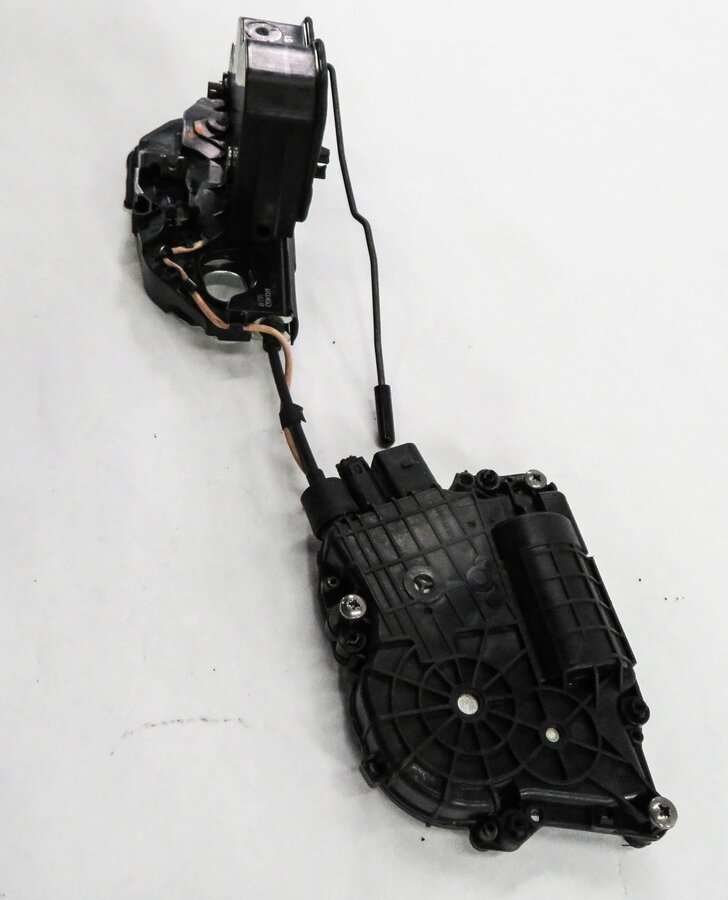 Thumbnail 4: 10-16 BMW 528i 535i 550i 750i 760i (F01 F10) RIGHT FRONT SOFT CLOSE DOOR LATCH