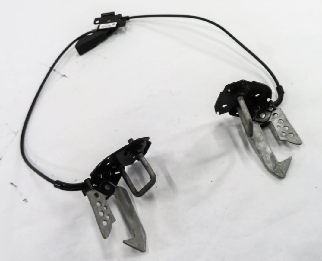 2011 BMW 750i (F01) FRONT LEFT & RIGHT UPPER HOOD LOCK LATCH SET-2