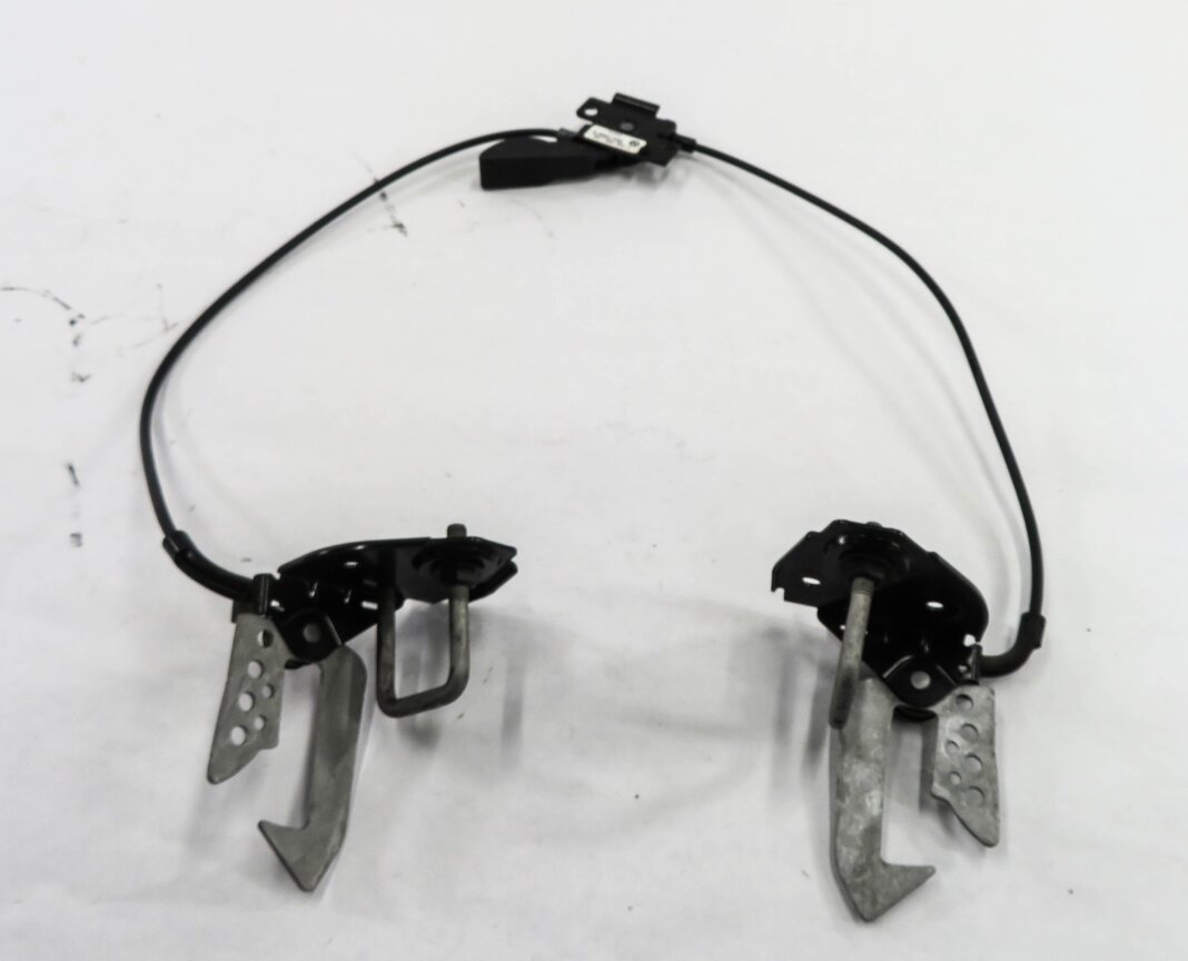 Thumbnail 2: 2011 BMW 750i (F01) FRONT LEFT & RIGHT UPPER HOOD LOCK LATCH SET-2