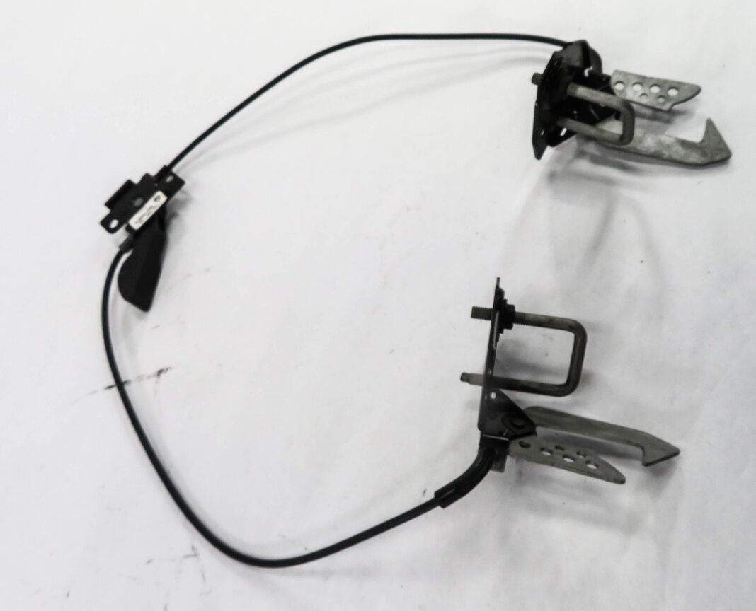 Thumbnail 3: 2011 BMW 750i (F01) FRONT LEFT & RIGHT UPPER HOOD LOCK LATCH SET-2