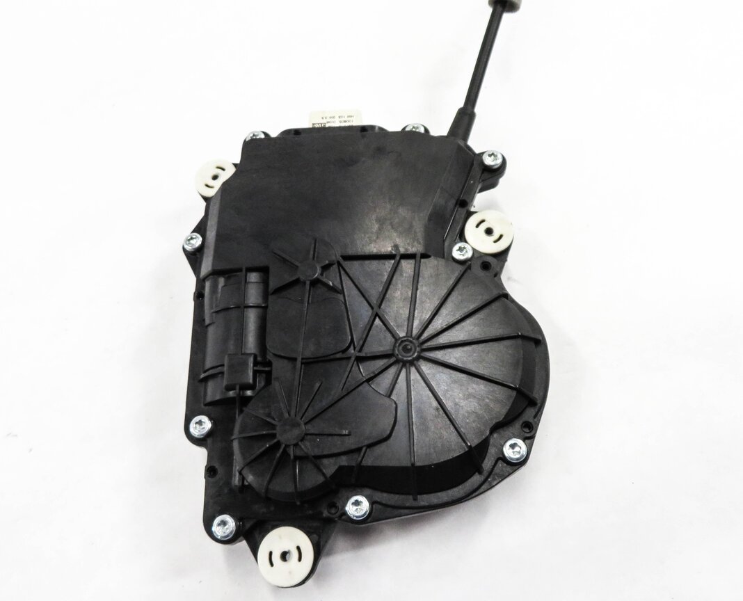 Thumbnail 4: 2011 BMW 750i (F01) REAR TRUNK SOFT CLOSE ACTUATOR MOTOR