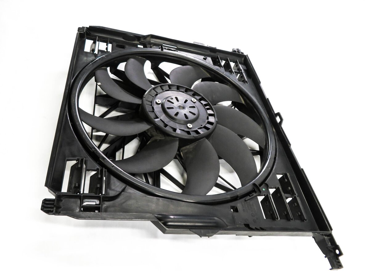 Thumbnail 3: 2010-2018 BMW 550i 550iGT 650i 750i B7 (F01 F06 F10) 850w RADIATOR COOLING FAN