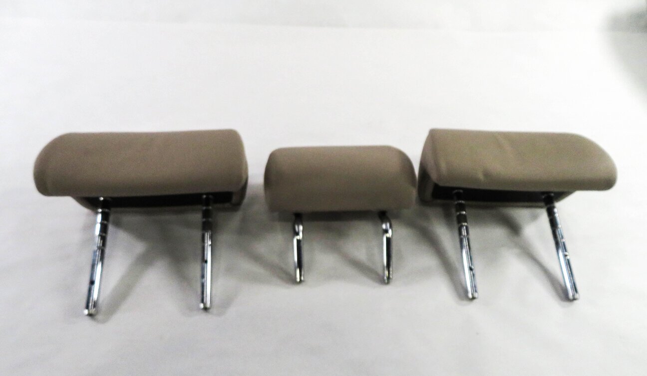 Thumbnail 2: 2011 BMW 750i (F01) REAR SEAT - LEFT / CENTER / RIGHT HEADREST SET-3 (OYSTER)