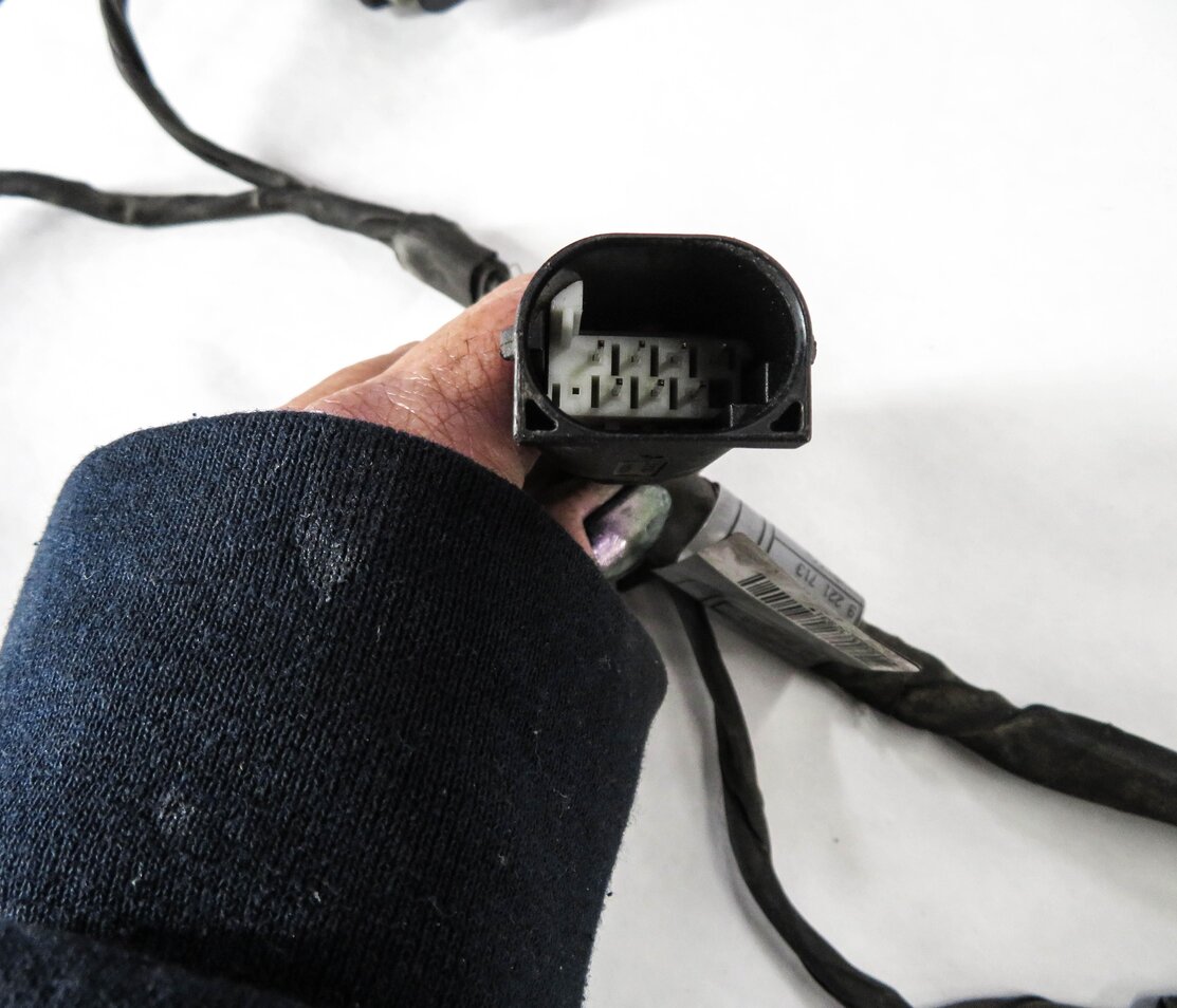 Thumbnail 6: 2011 BMW 750i (F01) FRONT PDC PARK DISTANCE SENSOR SET w/ HARNESS (GRAY A90)