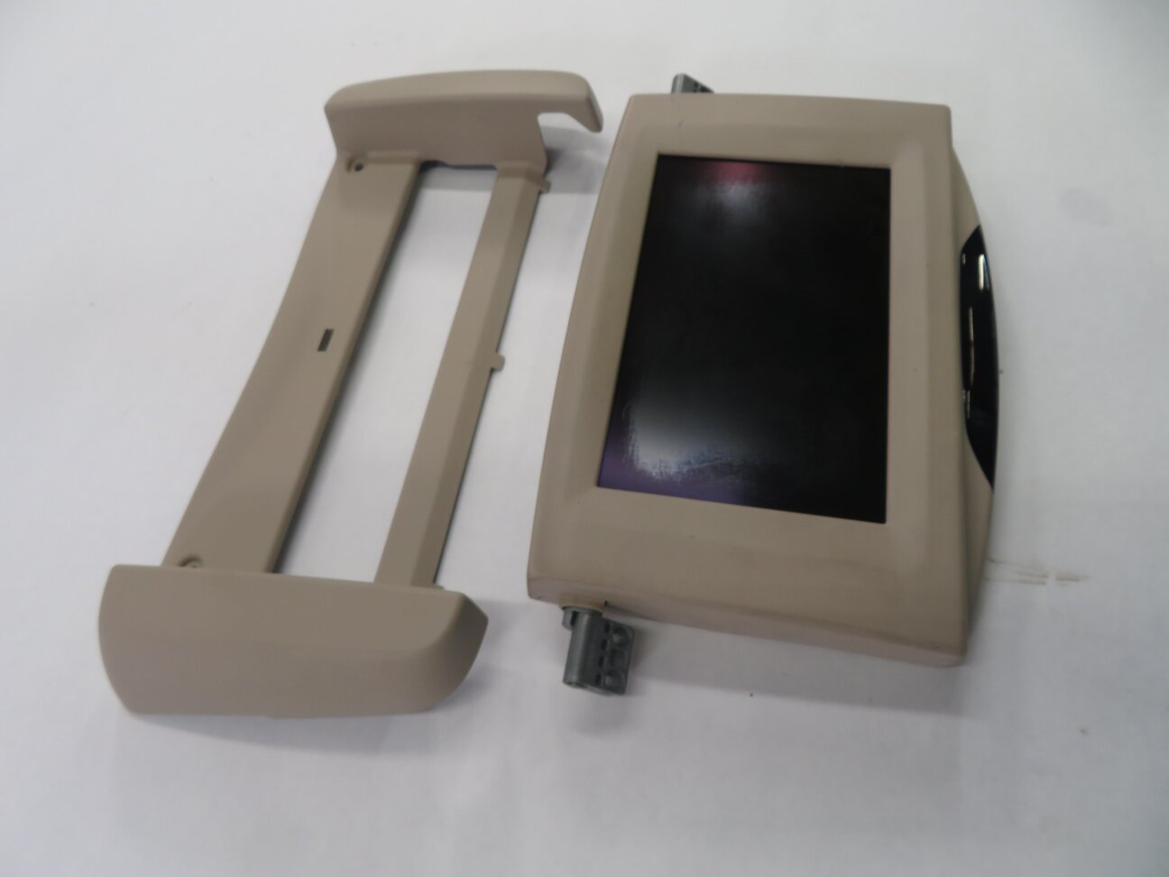 Thumbnail 4: 09-17 BMW 528i 535i 550i 740i 750i 760i - RIGHT REAR 8" VIDEO SCREEN (OYSTER)