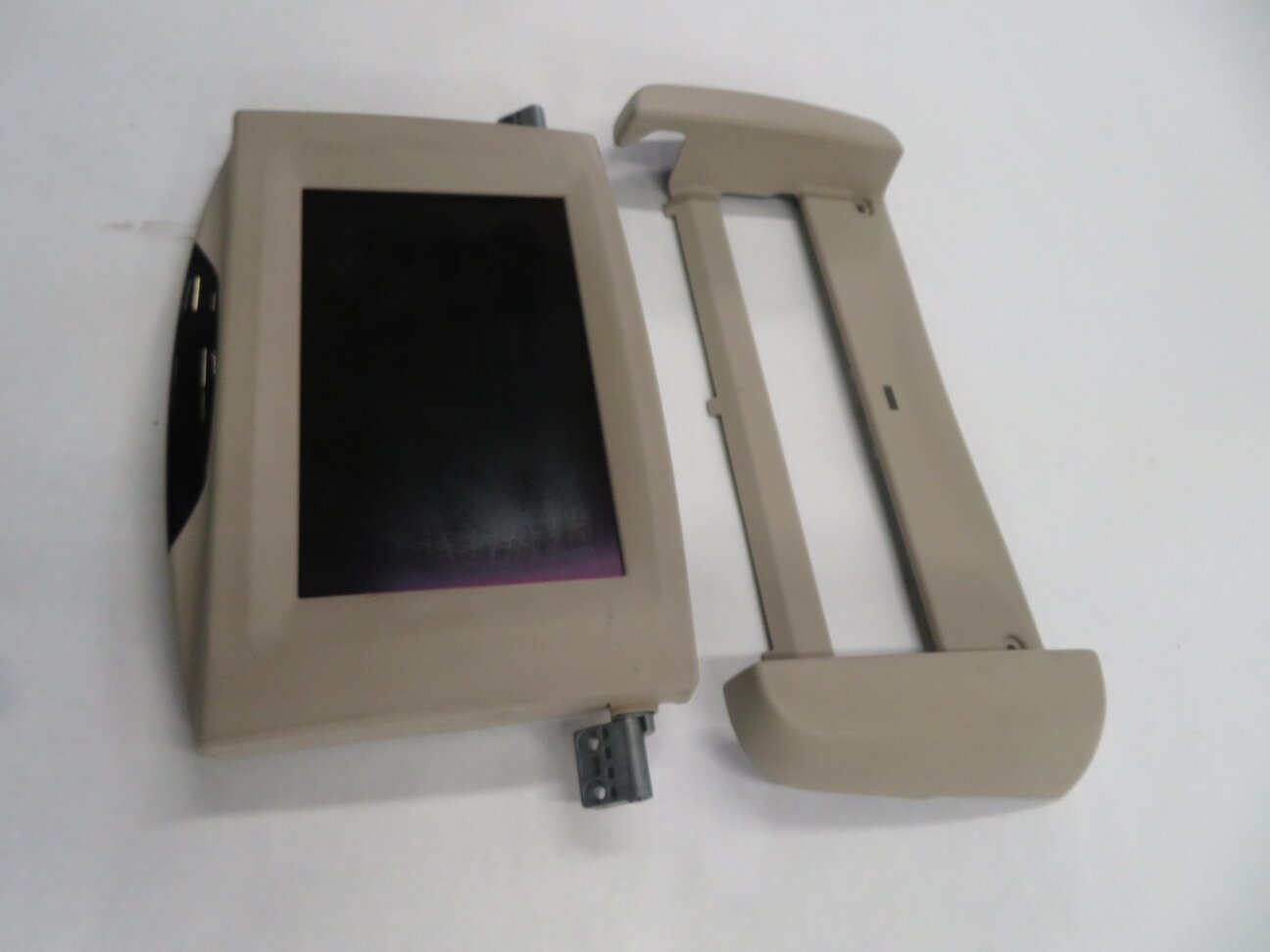 Thumbnail 5: 09-17 BMW 528i 535i 550i 740i 750i 760i - RIGHT REAR 8" VIDEO SCREEN (OYSTER)