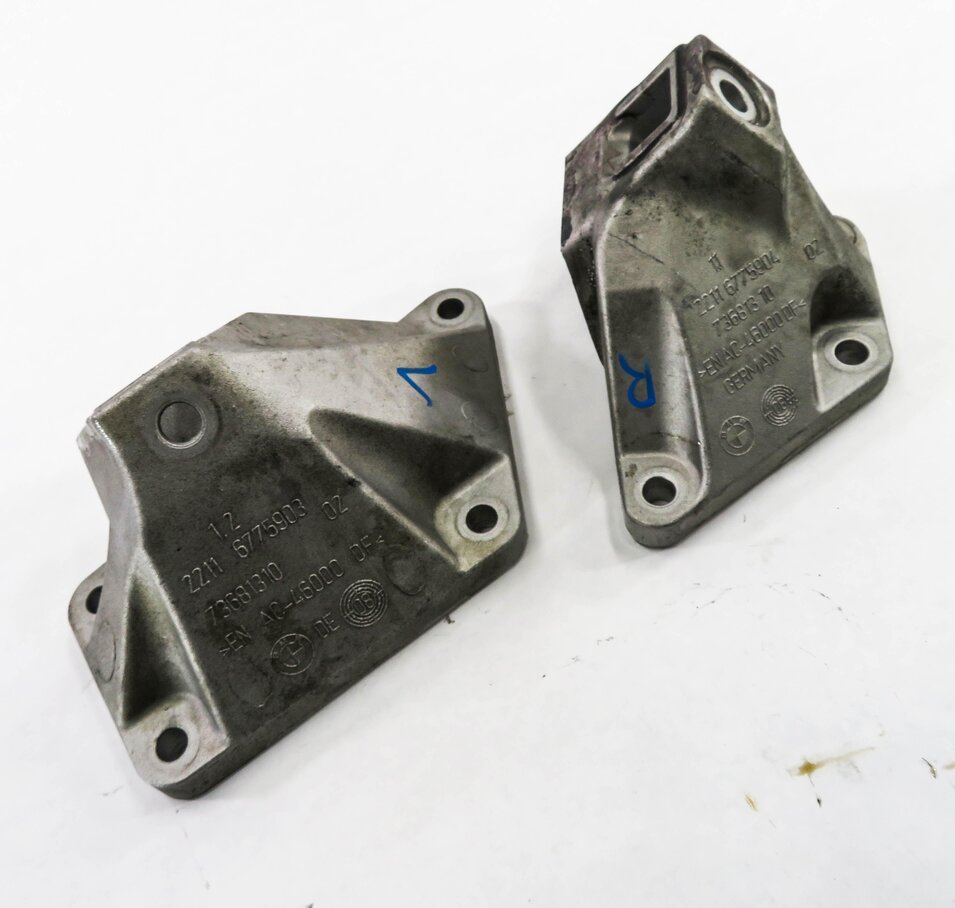 2011 BMW 750i (F01) 4.4L N63 TWIN TURBO - LEFT & RIGHT ENGINE MOUNT BRACKET SET