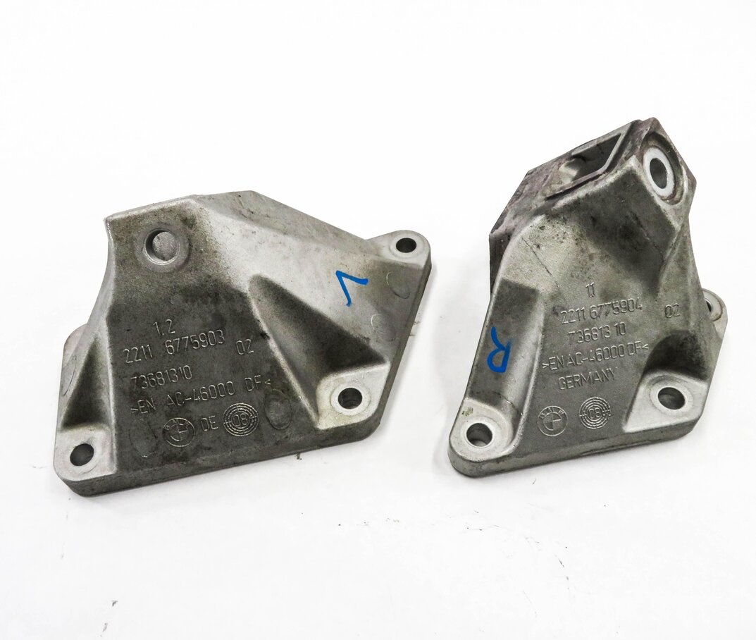 Thumbnail 2: 2011 BMW 750i (F01) 4.4L N63 TWIN TURBO - LEFT & RIGHT ENGINE MOUNT BRACKET SET