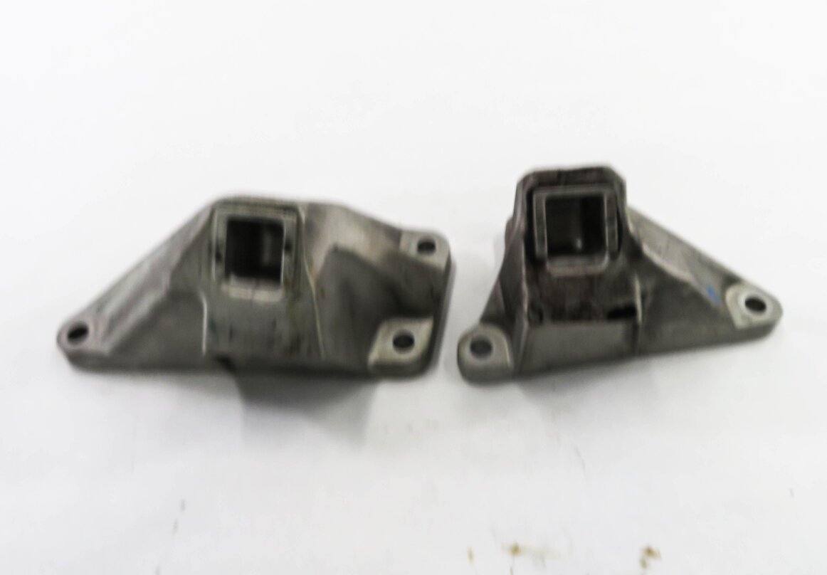 Thumbnail 5: 2011 BMW 750i (F01) 4.4L N63 TWIN TURBO - LEFT & RIGHT ENGINE MOUNT BRACKET SET