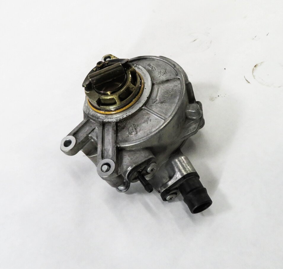 2010-2017 BMW 550i 650i 750i M5 M6 X5 X6 - 4.4L V8 TWIN TURBO BRAKE VACUUM PUMP