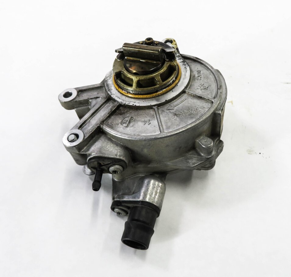 Thumbnail 2: 2010-2017 BMW 550i 650i 750i M5 M6 X5 X6 - 4.4L V8 TWIN TURBO BRAKE VACUUM PUMP