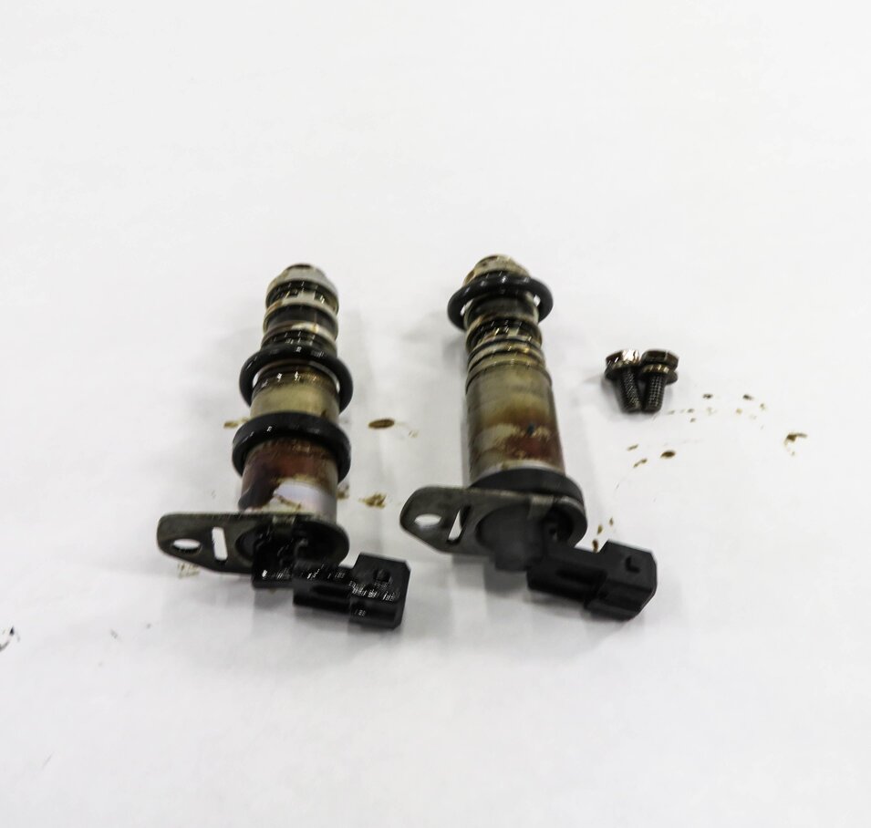 Thumbnail 2: 2011 BMW 750i (F01) 4.4L N63 TWIN TURBO ENGINE - VVT VANOS TIMING SOLENOID SET-2