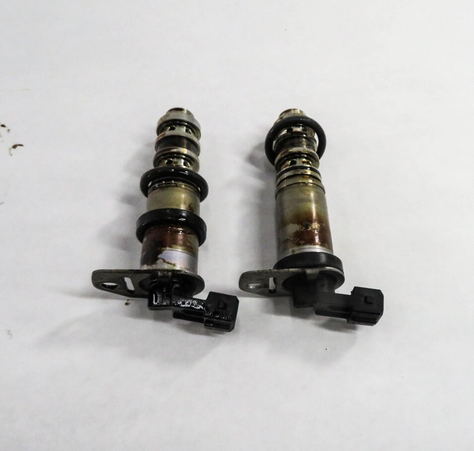 Thumbnail 3: 2011 BMW 750i (F01) 4.4L N63 TWIN TURBO ENGINE - VVT VANOS TIMING SOLENOID SET-2