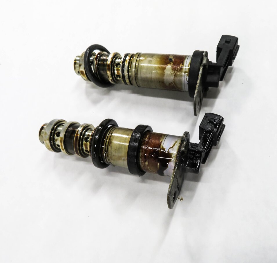 Thumbnail 4: 2011 BMW 750i (F01) 4.4L N63 TWIN TURBO ENGINE - VVT VANOS TIMING SOLENOID SET-2