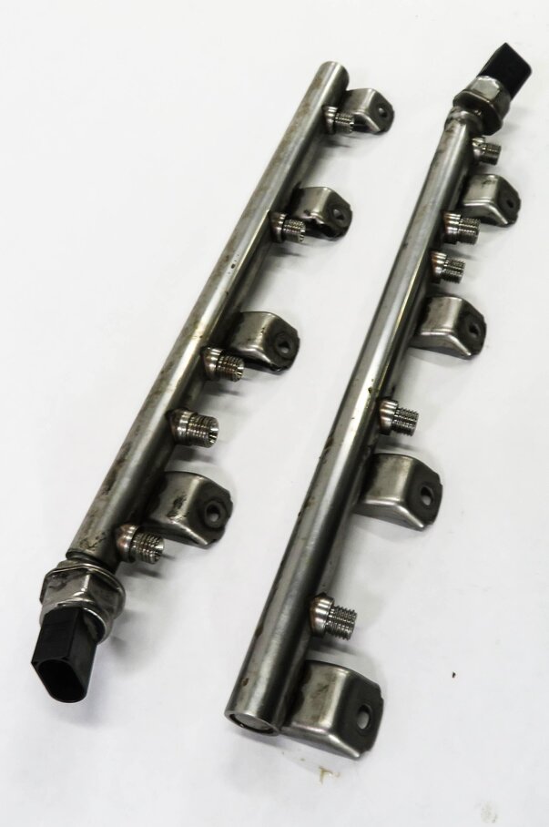 Thumbnail 4: 2011 BMW 750i (F01) 4.4L N63 TWIN TURBO ENGINE - LEFT & RIGHT FUEL RAIL SET-2