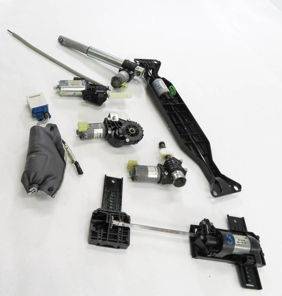 Thumbnail 3: 2011 BMW 535i (F10) LEFT FRONT DRIVER POWER SEAT ADJUSTMENT MOTOR SET-7