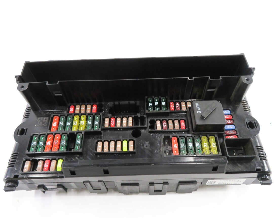 Thumbnail 2: 2011 BMW 535i (F10) FRONT POWER DISTRIBUTION FUSE BOX