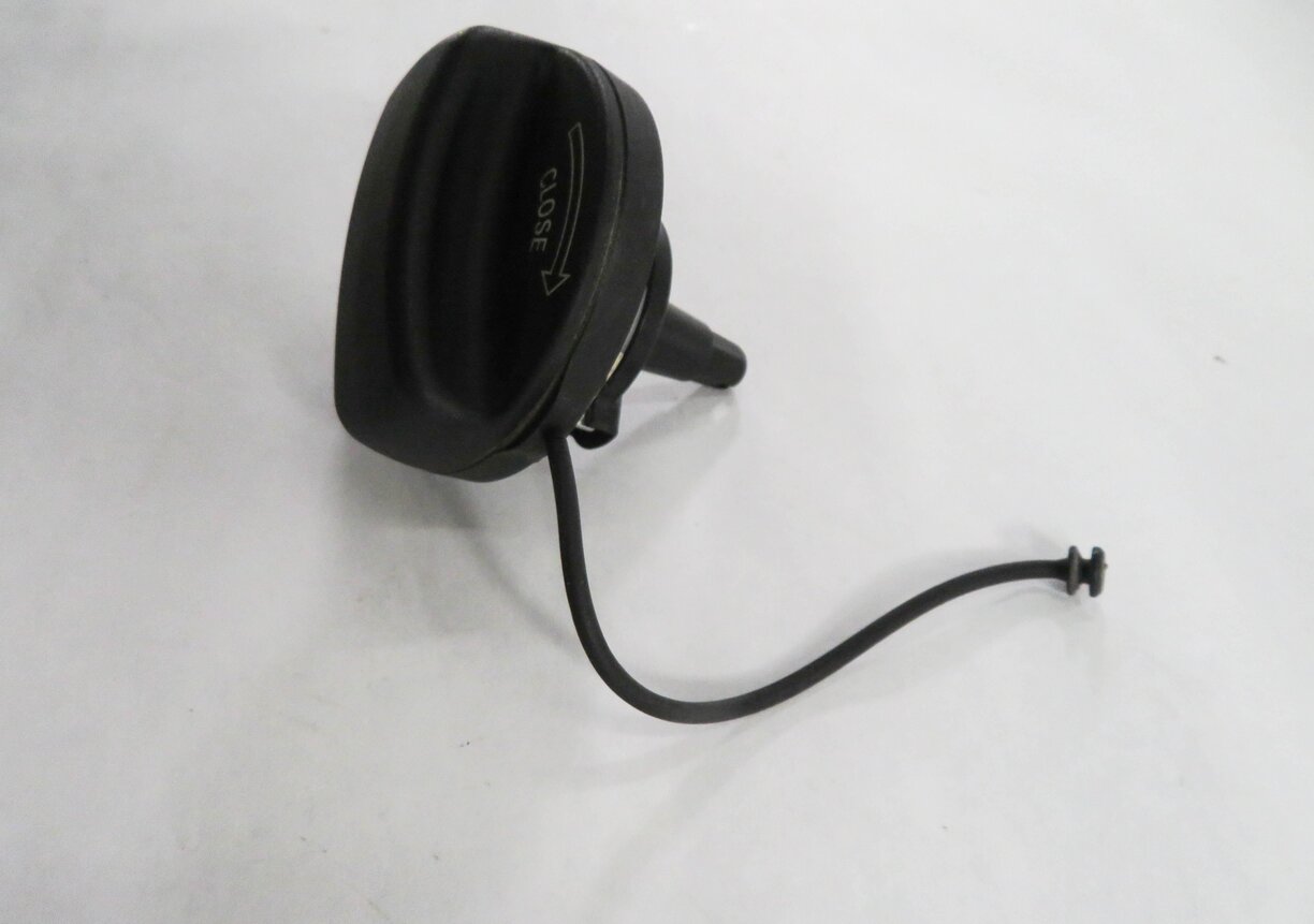 Thumbnail 4: 2011 BMW 535i (F10) GAS CAP FUEL TANK FILLER SCREW TOP LID