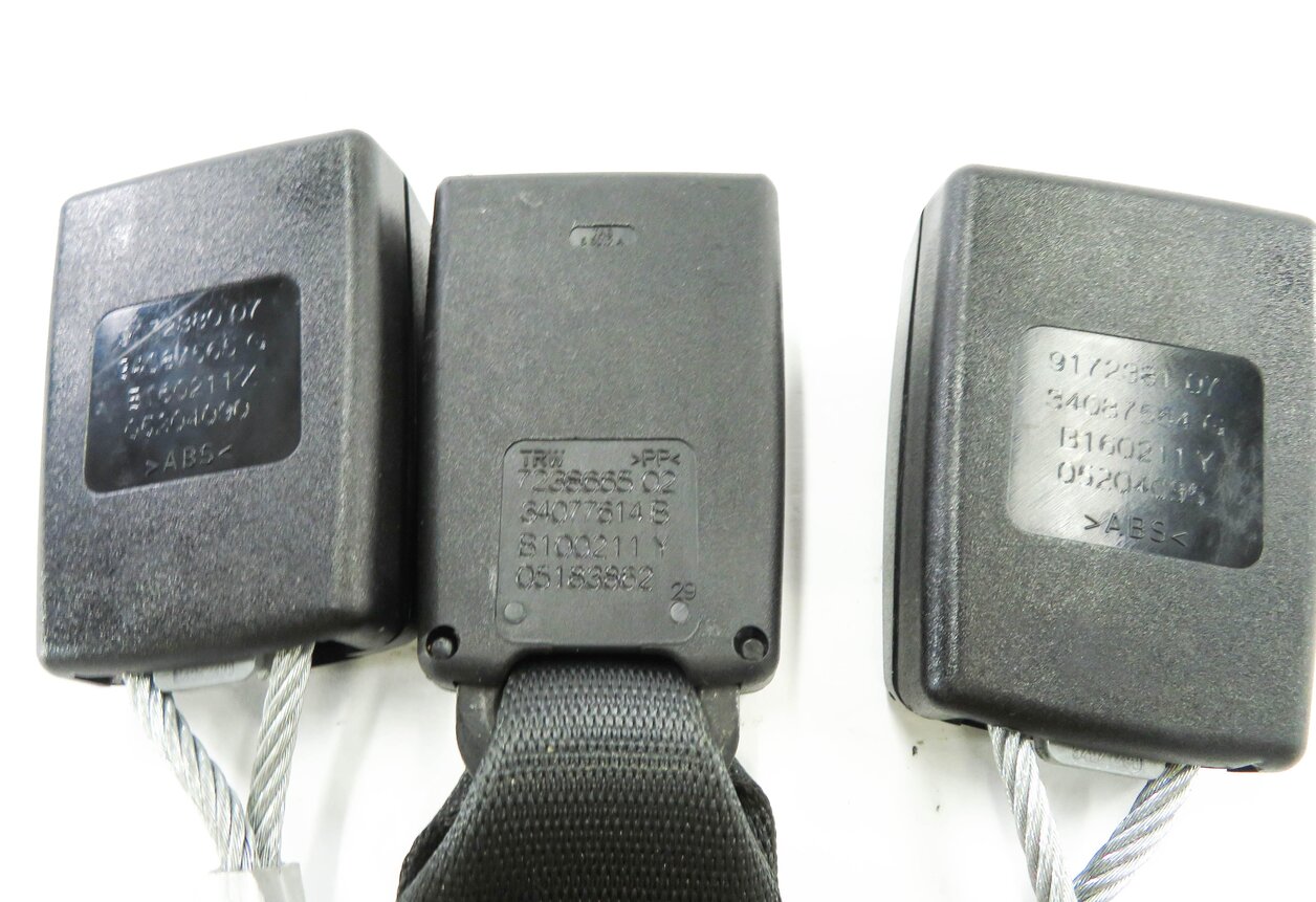 Thumbnail 5: 2011 BMW 535i (F10) REAR SEAT - LEFT / CENTER / RIGHT - SEATBELT RECEIVER SET