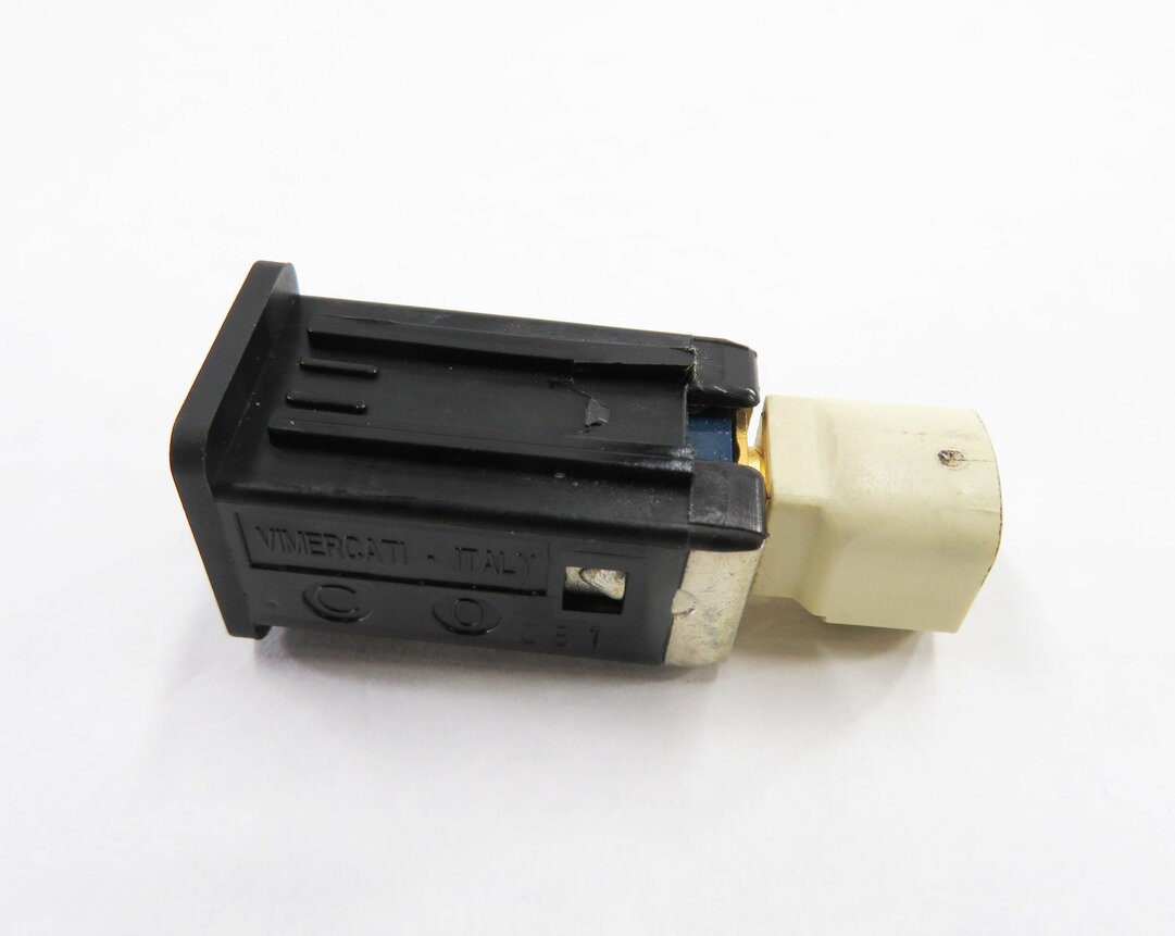 Thumbnail 3: 2011 BMW 535i (F10) USB CHARGING PORT