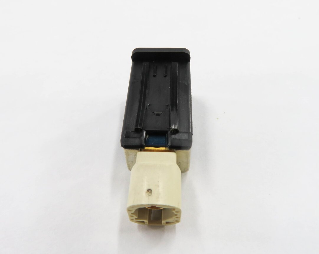Thumbnail 4: 2011 BMW 535i (F10) USB CHARGING PORT