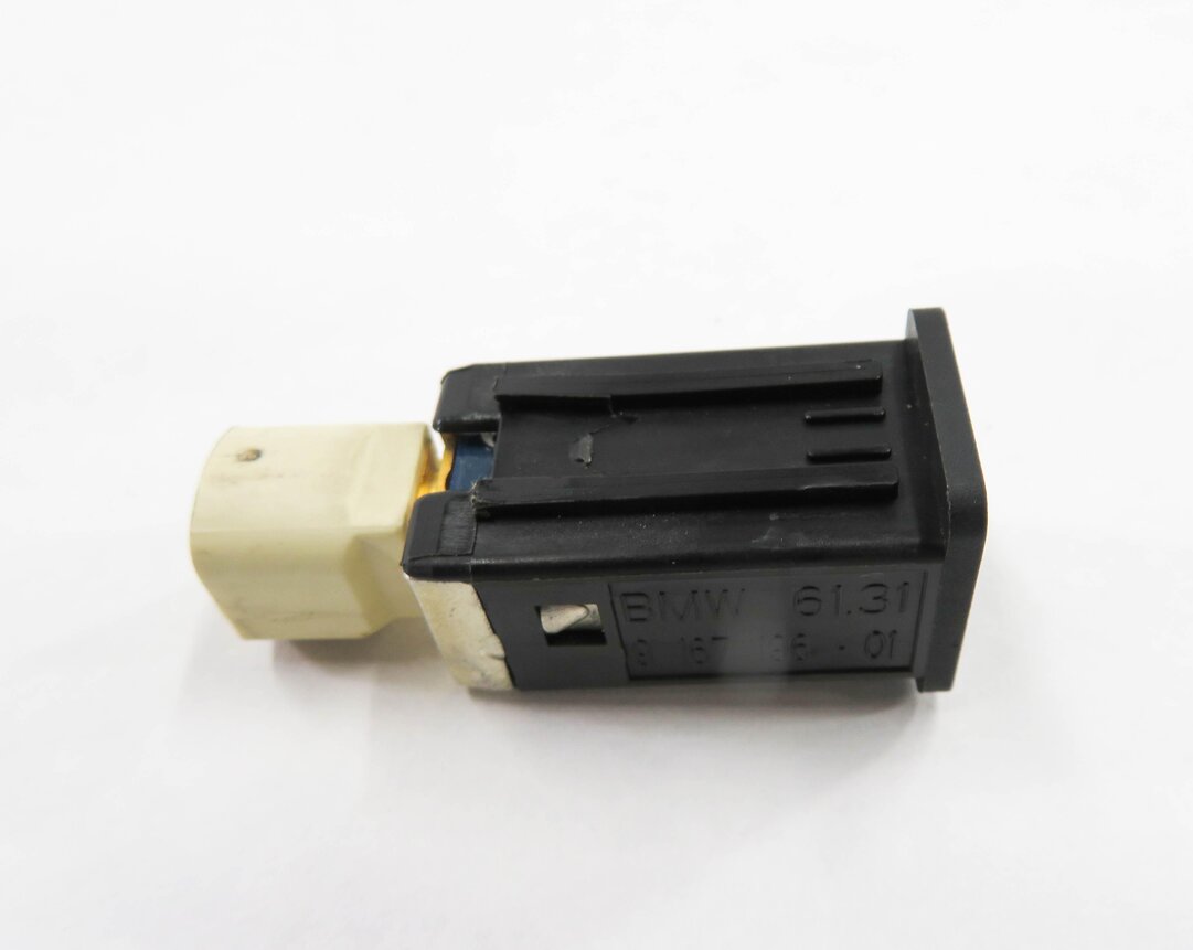 Thumbnail 5: 2011 BMW 535i (F10) USB CHARGING PORT