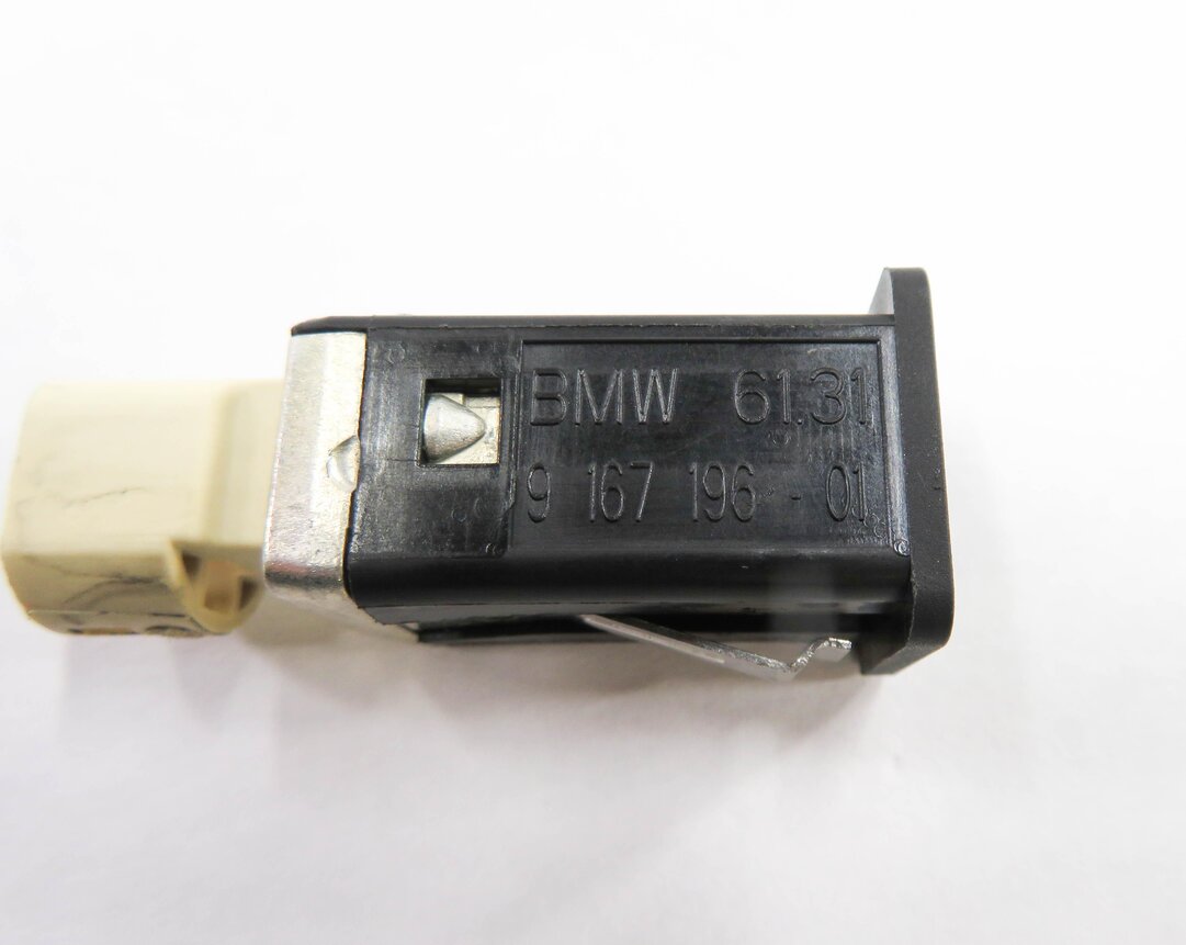 Thumbnail 7: 2011 BMW 535i (F10) USB CHARGING PORT