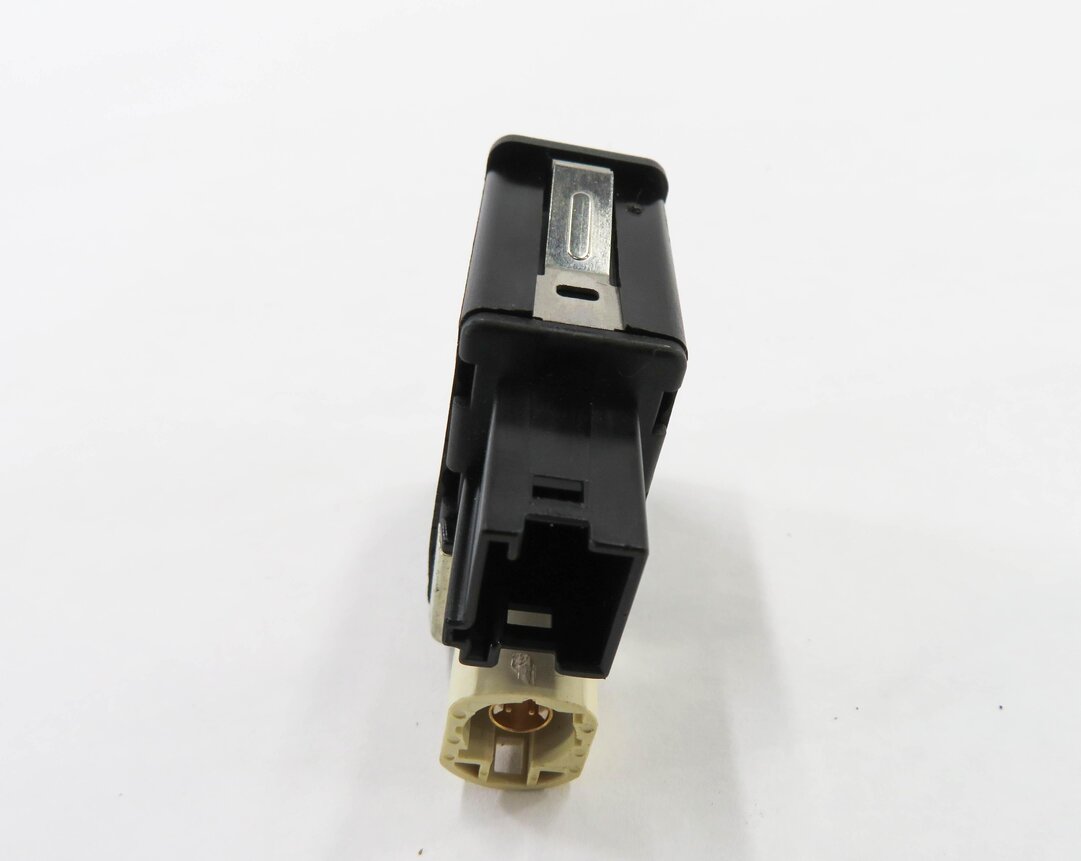 Thumbnail 4: 2011 BMW 535i (F10) RADIO STEREO AUDIO IN INPUT JACK w/ USB PORT
