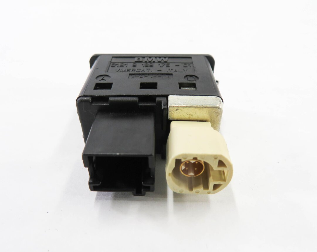 Thumbnail 6: 2011 BMW 535i (F10) RADIO STEREO AUDIO IN INPUT JACK w/ USB PORT