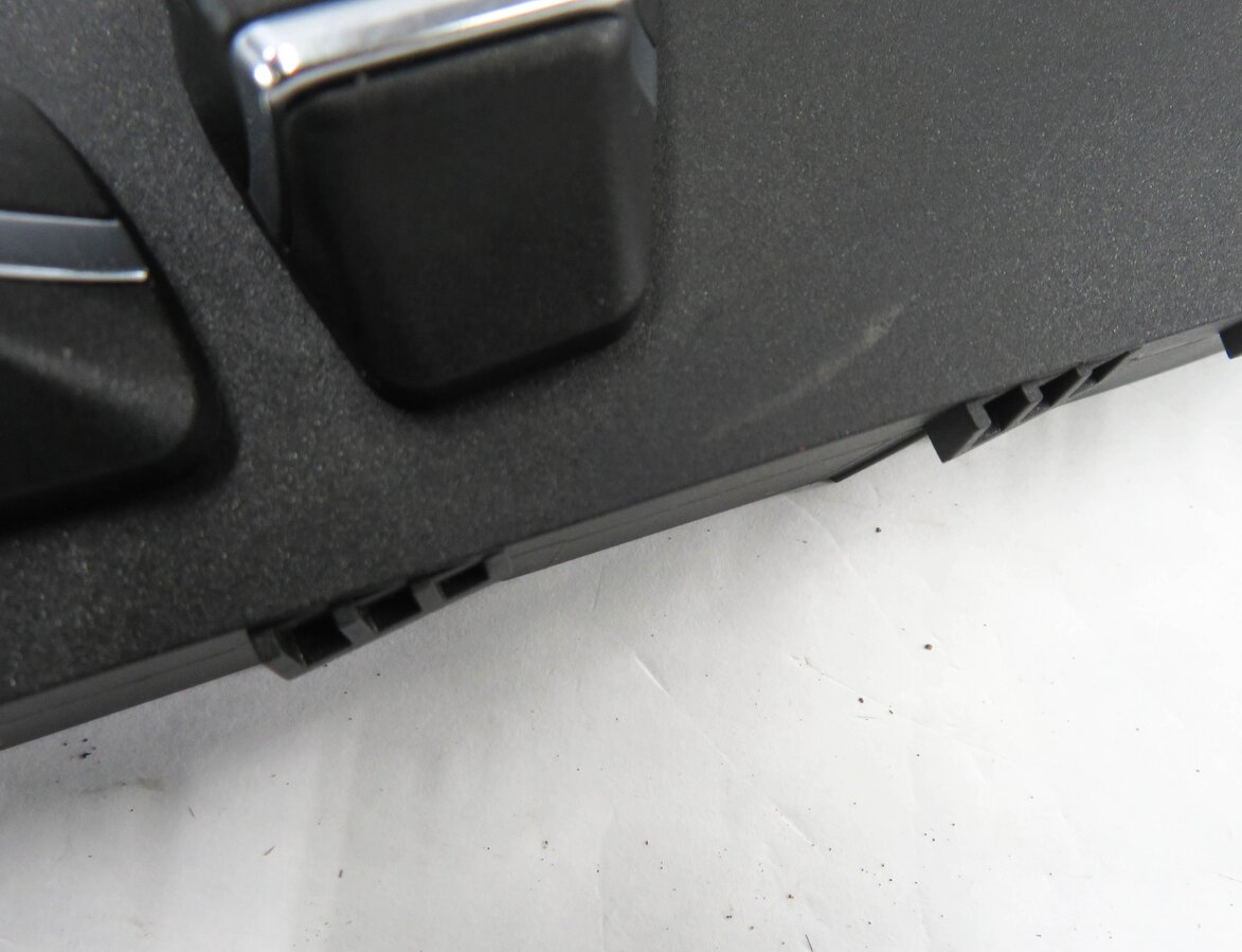 Thumbnail 7: 2011 BMW 535i (F10) LEFT FRONT DRIVER POWER SEAT ADJUSTMENT SWITCH