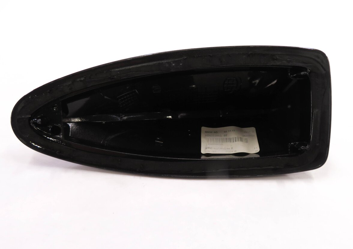 Thumbnail 6: 2012 BMW 535i (F10) RADIO STEREO SHARK FIN ANTENNA COVER TRIM (SOPHISTO GRAY)