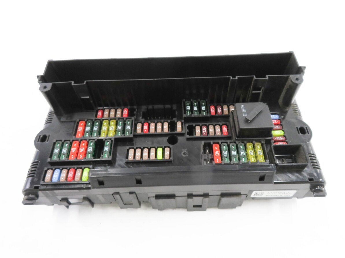 Thumbnail 2: 2012 BMW 535i (F10) FRONT POWER DISTRIBUTION FUSE BOX