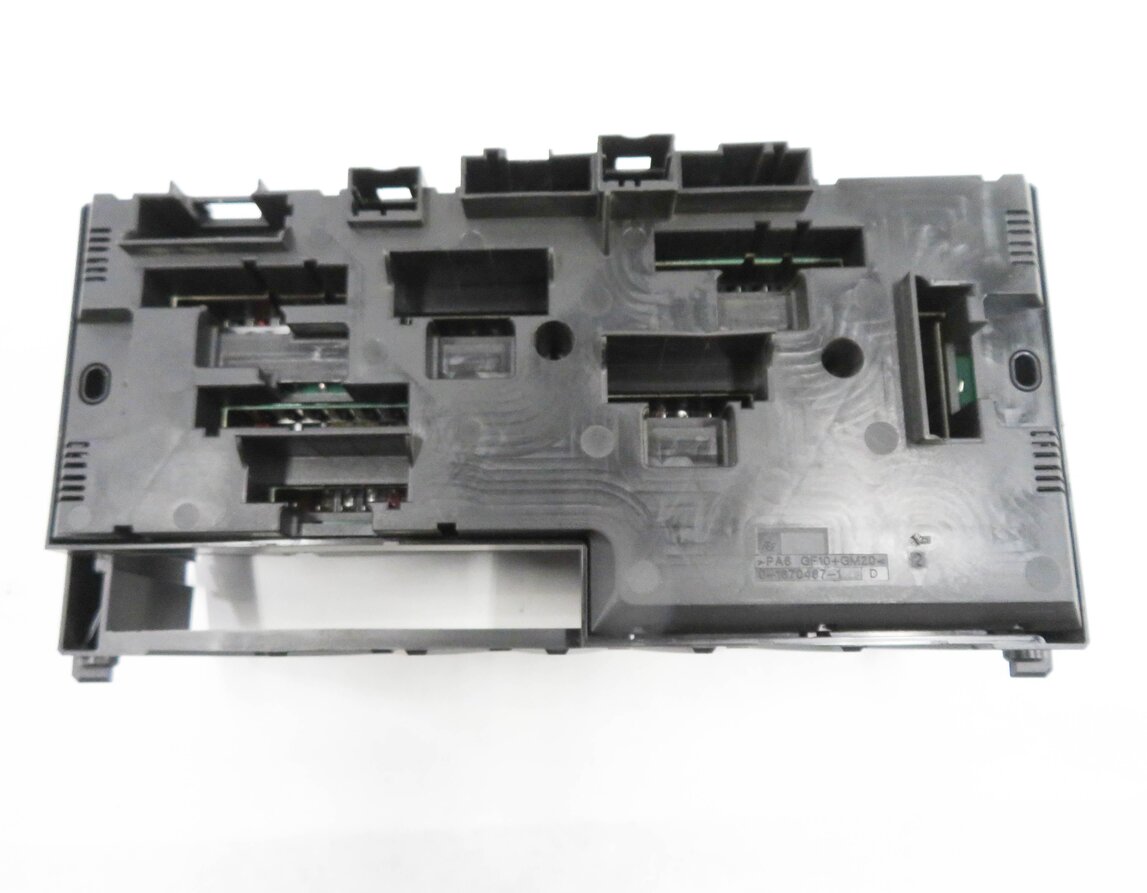 Thumbnail 6: 2012 BMW 535i (F10) FRONT POWER DISTRIBUTION FUSE BOX