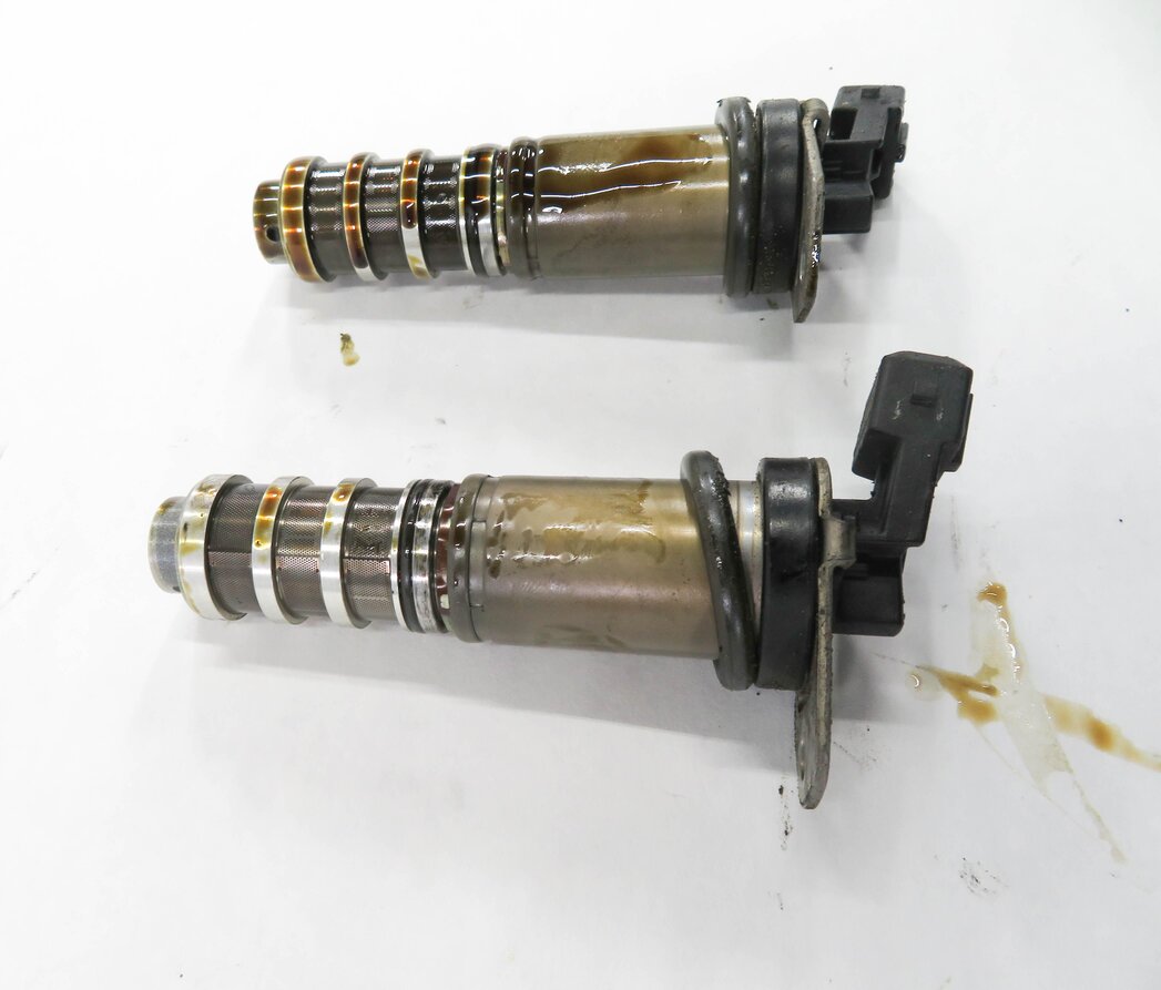 Thumbnail 3: 2012 BMW 535i (F10) 3.0L N55 TURBO - VVT VARIABLE VALVE TIMING SOLENOID SET