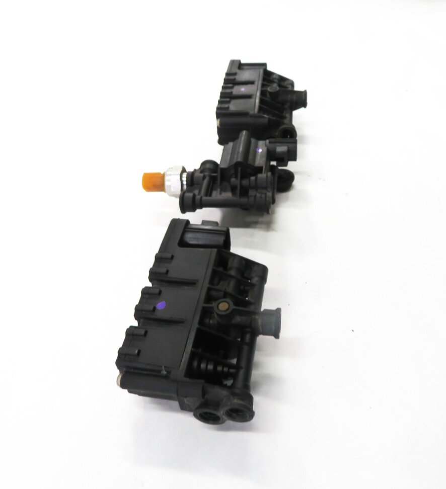 Thumbnail 3: 08 RANGE ROVER SPORT (L320) FRONT & REAR AIR SUSPENSION VALVE BLOCK SET-3
