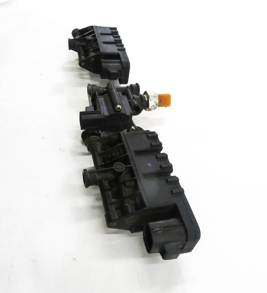Thumbnail 4: 08 RANGE ROVER SPORT (L320) FRONT & REAR AIR SUSPENSION VALVE BLOCK SET-3
