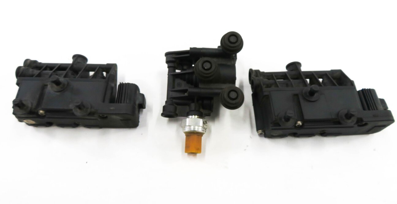 Thumbnail 5: 08 RANGE ROVER SPORT (L320) FRONT & REAR AIR SUSPENSION VALVE BLOCK SET-3