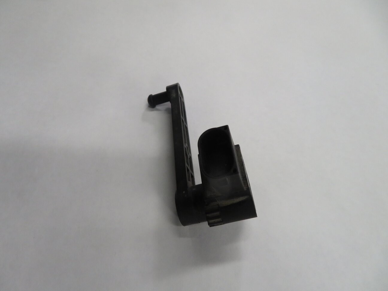 Thumbnail 3: 2013 RANGE ROVER SPORT (L320) RIGHT REAR SUSPENSION HEIGHT LEVEL SENSOR