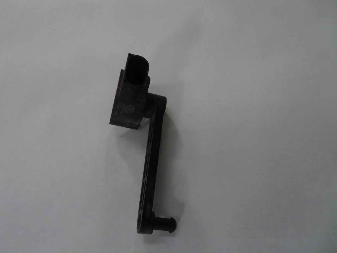 Thumbnail 4: 2013 RANGE ROVER SPORT (L320) RIGHT REAR SUSPENSION HEIGHT LEVEL SENSOR