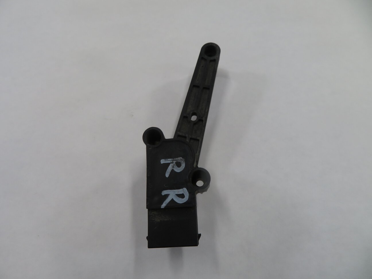 Thumbnail 5: 2013 RANGE ROVER SPORT (L320) RIGHT REAR SUSPENSION HEIGHT LEVEL SENSOR
