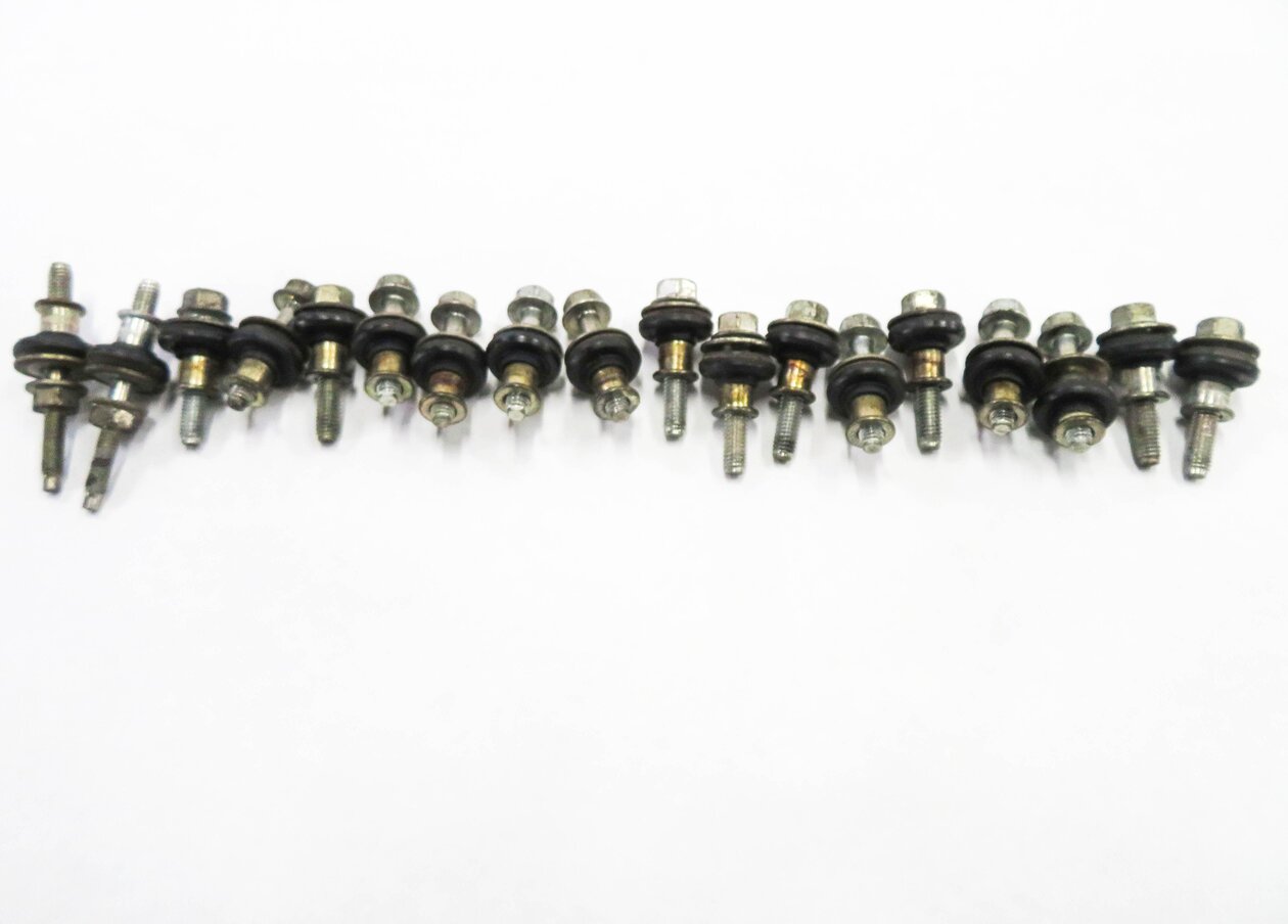 Thumbnail 8: 2010-2018 RANGE ROVER / SPORT (L320 L322 L494 L405) 5.0L V8 - RIGHT VALVE COVER