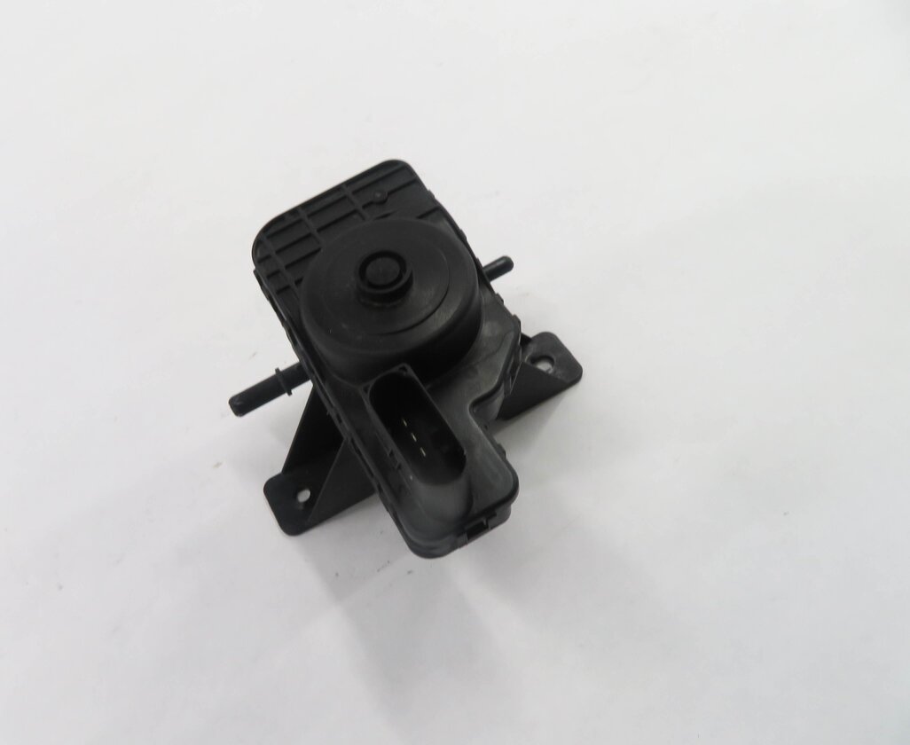 2011 BMW X5 (E70) DIESEL EXHAUST FLUID TRANSFER PUMP